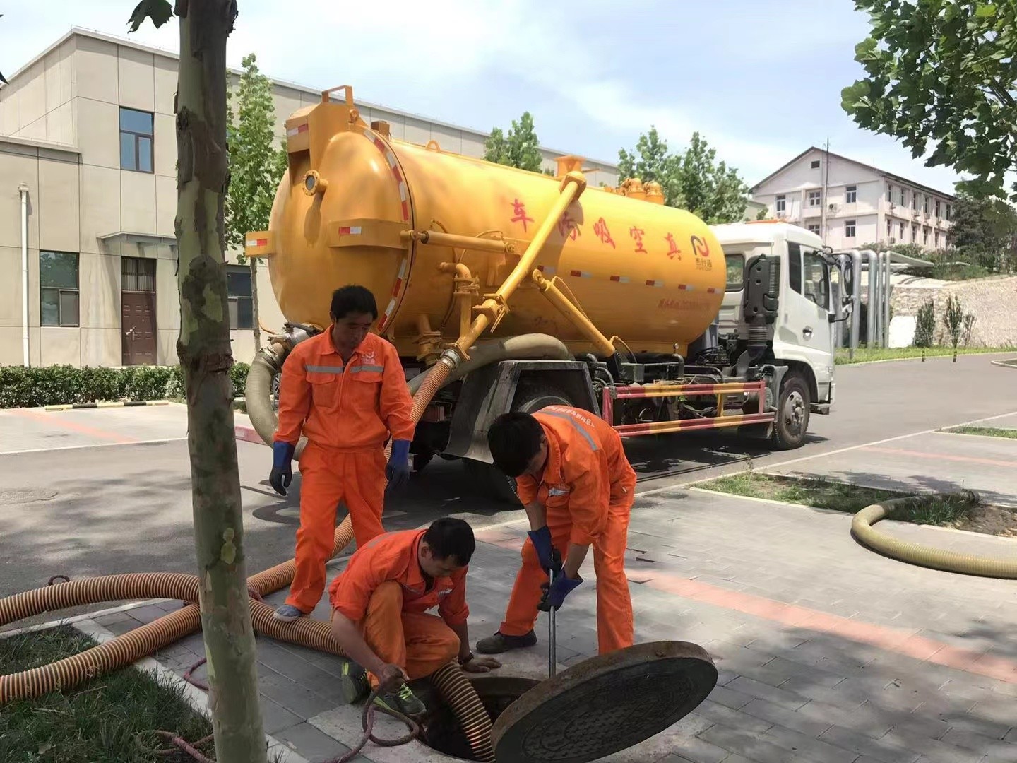 保德化粪池清理与5-8吨吸粪车施工效率分析